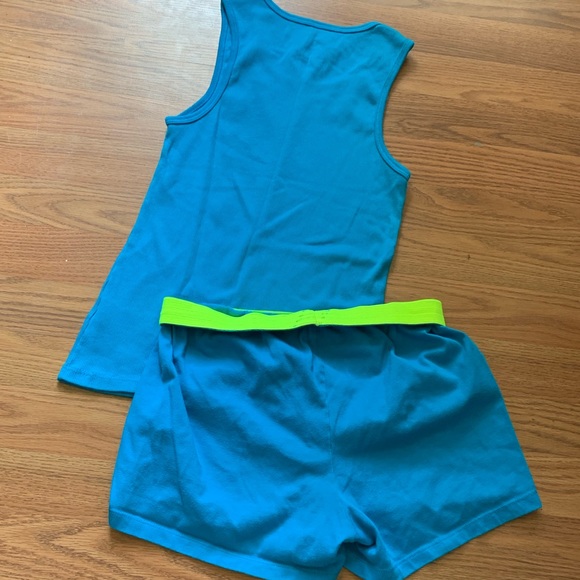 Tank top and shorts - Picture 2 of 3